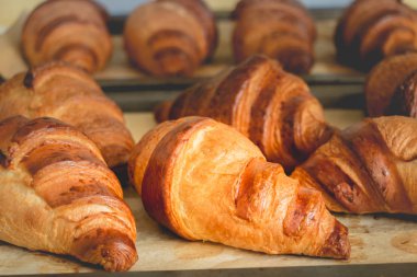 pişmiş tereyağı kruvasan