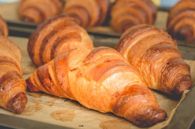 pişmiş tereyağı kruvasan