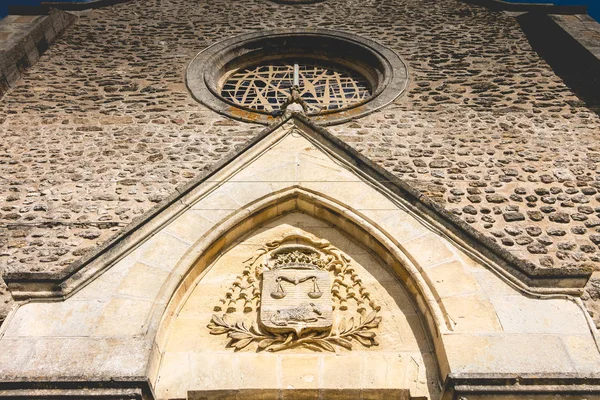 Facade of the church of Commequiers, France — Stock Photo, Image