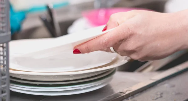 Close up of the hand doing dishes — Stock Photo, Image