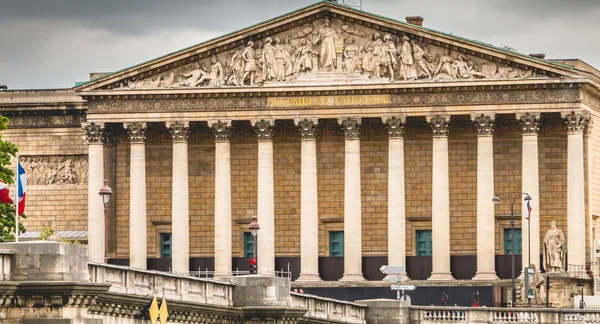 У палаці Бурбон Національної асамблеї Франції — стокове фото