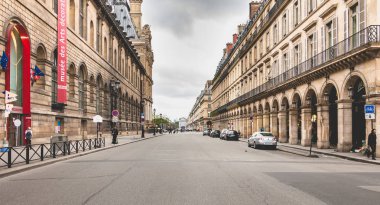 Tipik atmosferini rue de Rivoli, Paris, Fransa