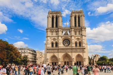 Notre Dame Katedrali Paris, Fra girmek için queuing turist