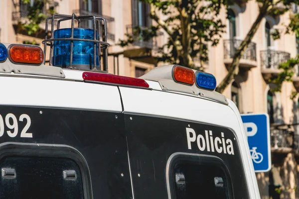 bir İspanyol polisi van yakın çekim 