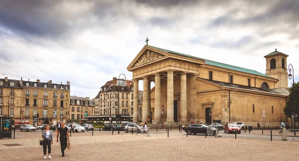 Ambiance sur la place Charles de Gaulle à Saint Germain en Lay — Photo