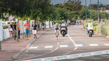bisikletçiler düz bir yol bisikleti yarışı için