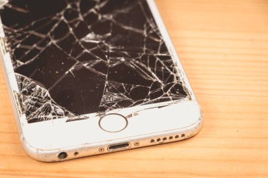 Kırık iphone Apple Inc şirketi tarafından geliştirilen 6s