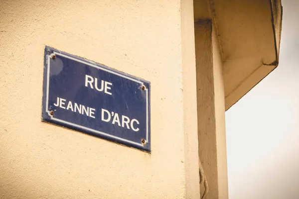 Old French street sign where it is written rue Jeanne d Arc — Stock Photo, Image