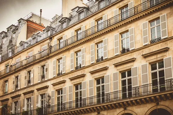 Haussmann-gebäude im zentrum von paris — Stockfoto
