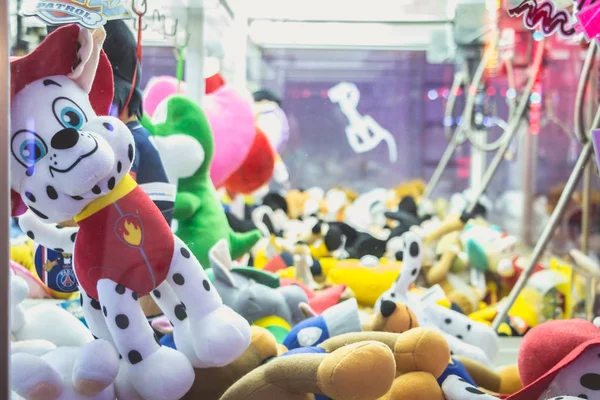 Claw machine allows to win stuffed animals — Stock Photo, Image