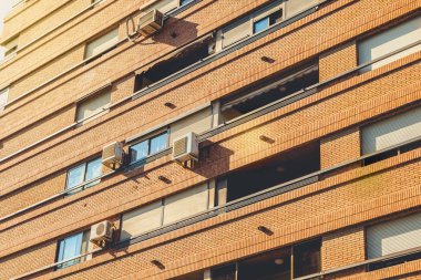 kırmızı tuğla City tipik konut mimari detay