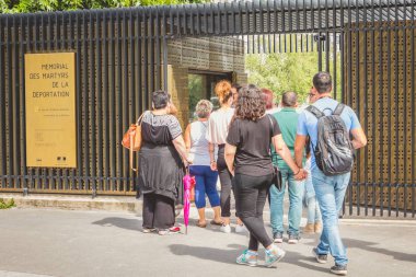 Paris'te sürgün Şehitler Anıtı girdi