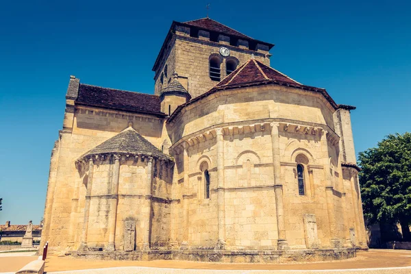 Détail de l'architecture de l'église Saint Martin à Montagne a — Photo