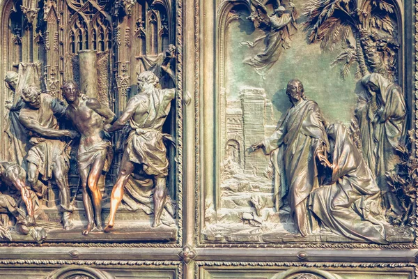 Hoofdingang van de kathedraal van Milaan — Stockfoto