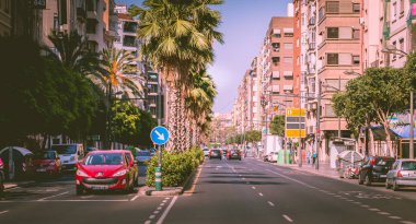 Bir şehir Bulvarı'nda bir kavşakta trafik atmosfer