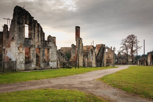 yıkık ev KBB katliamının ardından yangın tarafından tahrip