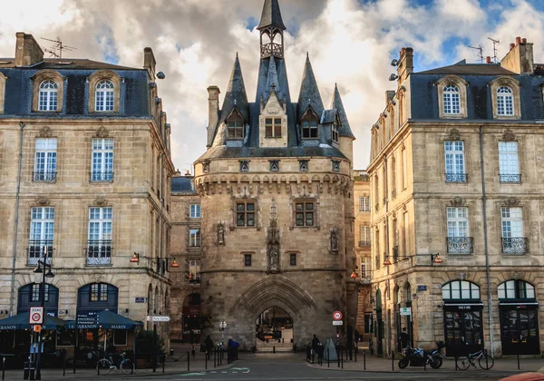 Bordeaux şehrinde Cailhau kapısı'nın mimari detay — Stok fotoğraf