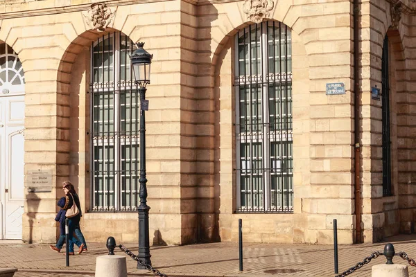 Architektonisches Detail eines Gebäudes place de la bourse — Stockfoto