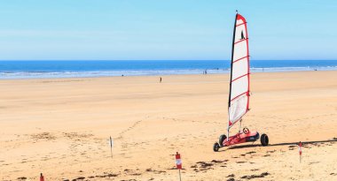 Eğitim kum yat ile bir raketle eğitim çocuklar için 