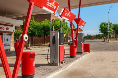 Cepsa benzin istasyonu bir küçük ülke yolda detay