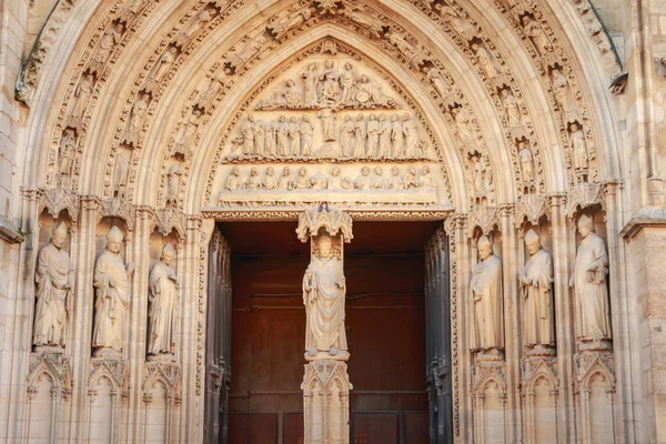 Architectural detail of the Cathedral Saint Andre de Bordeaux — Stock Photo, Image