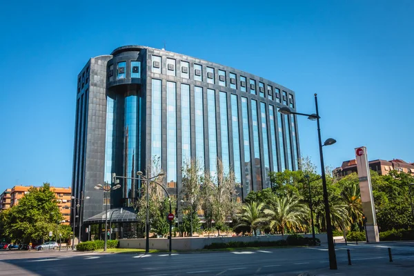 Detalle arquitectónico de la Torre Europa, un gran edificio de oficinas — Foto de Stock