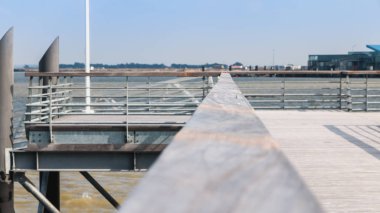Noirmoutier adada modern köprü duba