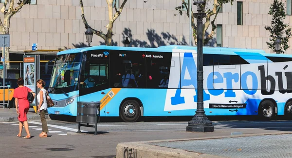 Aerobus Αεροδρόμιο λεωφορεία σταθμεύουν στο τερματικό τους στην Placa — Φωτογραφία Αρχείου