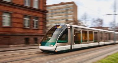 Strazburg toplu taşıma şirketinin elektrikli tramvay tren