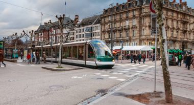 Strazburg toplu taşıma şirketinin elektrikli tramvay tren