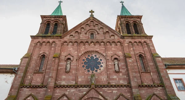 Architectural detail of the Notre Dame abbey on Reiningue — Stock Photo, Image