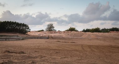 Bretignolles Su 'daki bir Zad' in kaydında Fransızca yapılmış limana hayır.