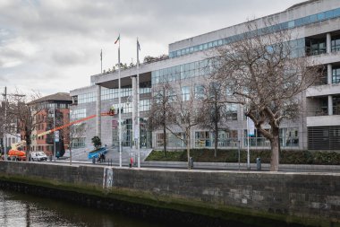 Dubl 'daki Dublin Şehir Meclisi binasının mimari detayları.