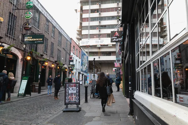 Temple Bar District - straatsfeer in de beroemde Ierse pub — Stockfoto