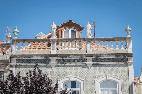 Tarihi şehirde sokak atmosferi ve tipik mimari 