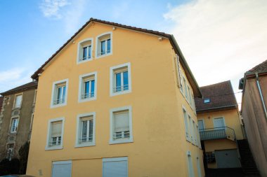 Küçük bir çekicinin tipik bir konut evinin mimari ayrıntıları