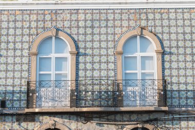 Tarihi şehir merkezinde tipik bir ev mimarisi detayı