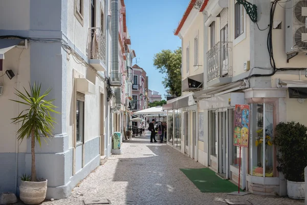 Atmosfera de rua e arquitetura típica na cidade histórica — Fotografia de Stock