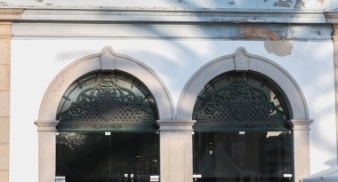 Tarihi şehir merkezinde tipik bir ev mimarisi detayı