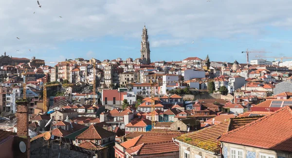 Vista da arquitetura típica do centro histórico da cidade de — Fotografia de Stock