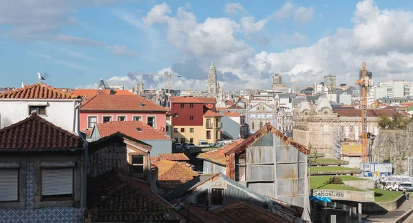 Vista da arquitetura típica do centro histórico da cidade de — Fotografia de Stock