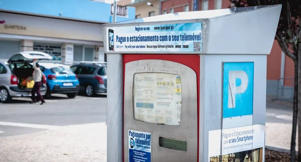 Αυτόματος τερματικός σταθμός πληρωμής στάθμευσης σε quarteira, Πορτογαλία — Φωτογραφία Αρχείου