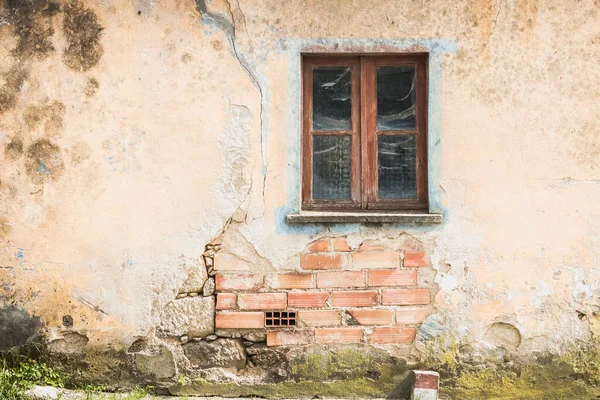 Architectural detail of a traditional ancient house in Portugal — 스톡 사진