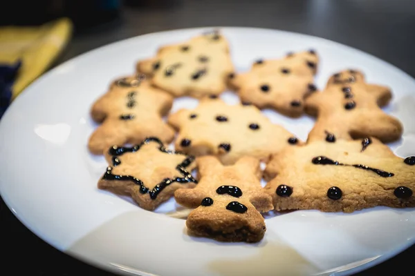 モミの木の形をしたクリスマスのショートブレッドクッキー,星an — ストック写真