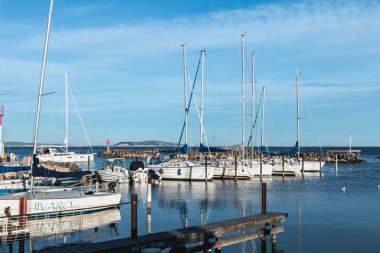 Marsilya 'nın küçük limanına bir eğlence gemisi yanaştı.