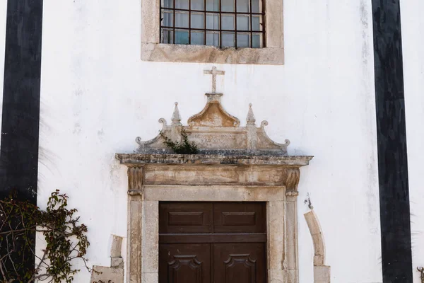 Detalhe arquitetônico da Igreja de São Pedro em Óbidos — Fotografia de Stock