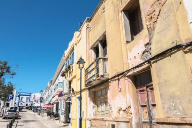  Sokak atmosferi ve mimarisi tipik moncarapacho, por