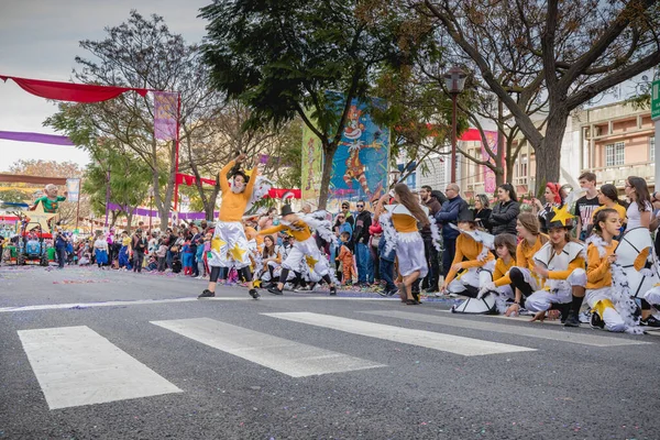 Loulé Portugal Fevereiro 2020 Dançarinos Desfilando Rua Frente Público Desfile — Fotografia de Stock