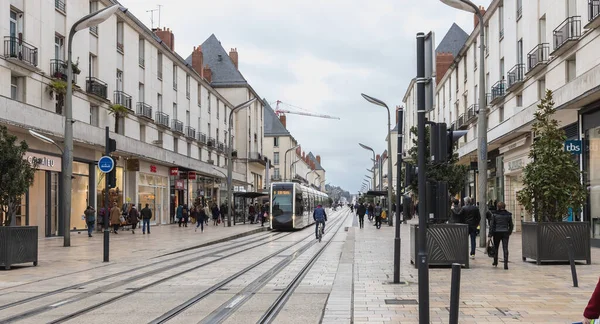 프랑스 2020 역사적 중심가의 보행자 도로에서 열차가 달리는 — 스톡 사진