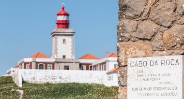 Cabo da Roca Sintra, Portekiz yakınlarında - 6 Mayıs 2018: Cabo de roca deniz feneri çevresindeki atmosfer, bir bahar günü Avrupa kıtasının batı noktası